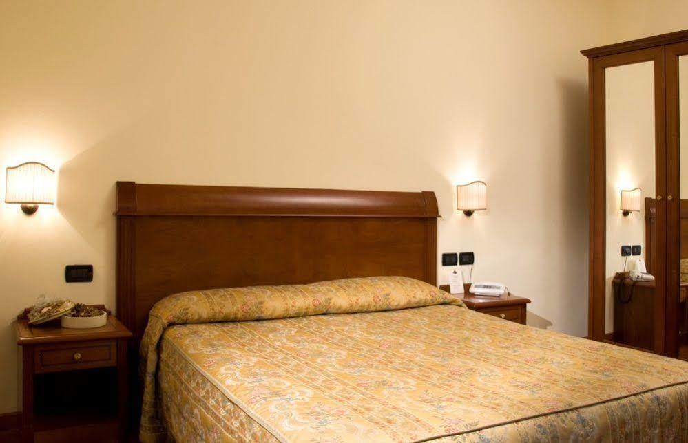 Hotel Palazzo Bello - Nuova Gestione Реканаті Екстер'єр фото